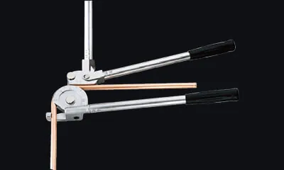 Step 2 Lift the handle upwards to reset the handle position and create extra leverage